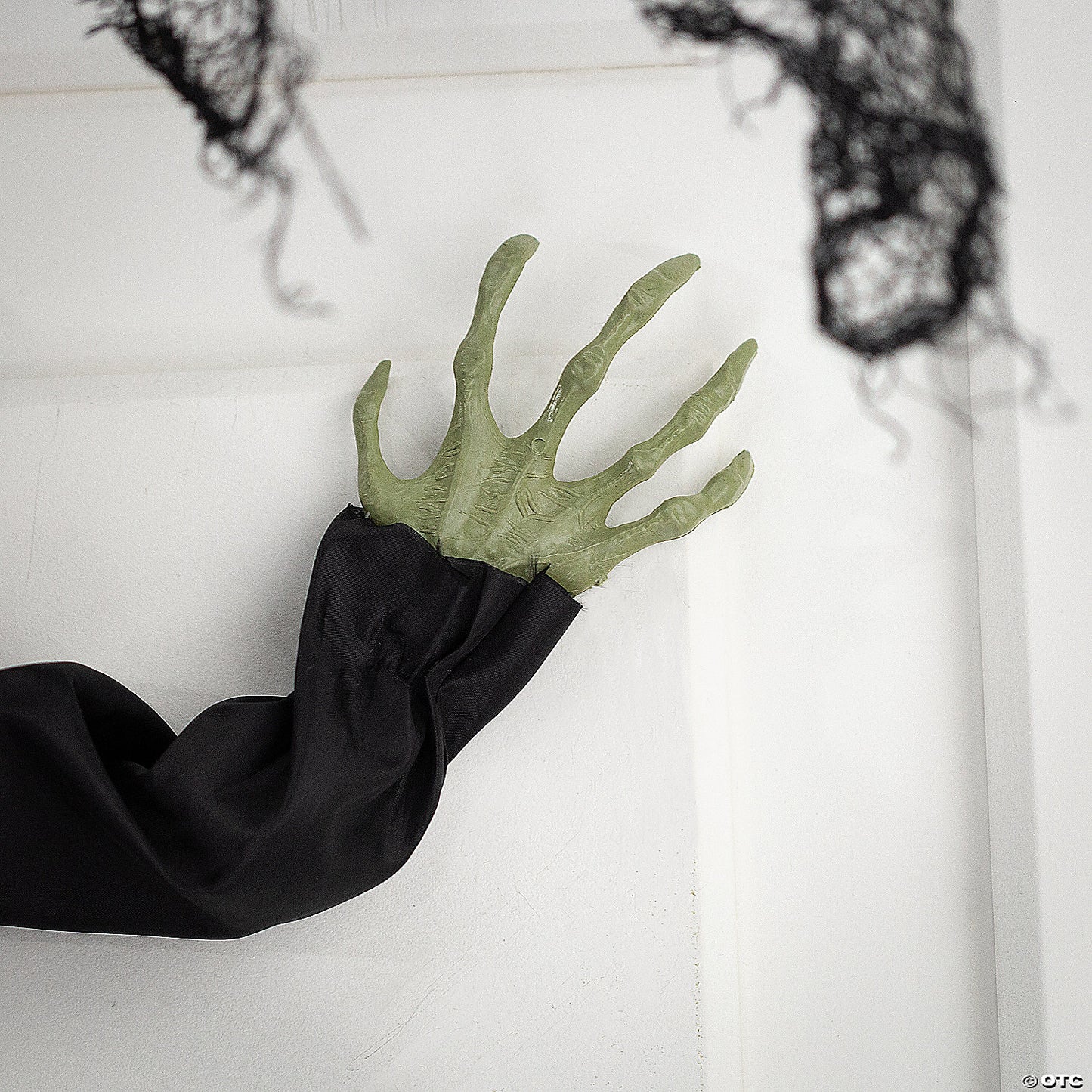 2.5 Ft Hanging Animated Witch
