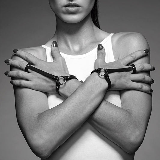 Bijoux Indiscrets Maze Hand Bracelet Harness Black – Sexy Bondage Jewelry, Adult